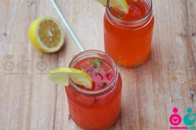 b2ap3_thumbnail_2e1ax_mamanam_entry_Strawberry-Basil-Lemonade-Copy.jpg
