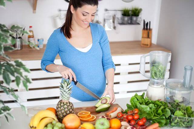 چه مواد غذایی در دوران بارداری مفیدتر است؟