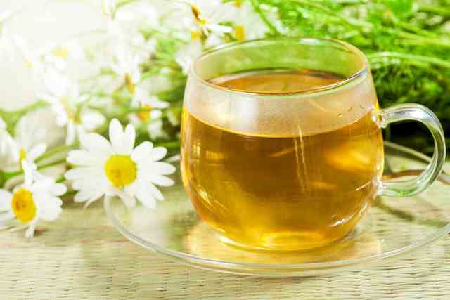 برای خواب راحت در بارداری چای بابونه بخورید
