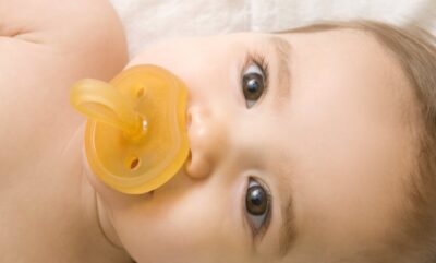 استفاده از پستانک خطرناک است یا مفید؟