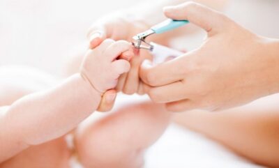 چه زمانی ناخن های نوزادم را کوتاه کنم؟