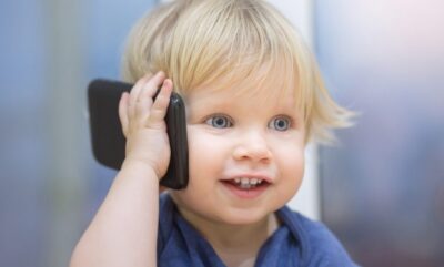 کودکم از چند ماهگی میتواند حرف بزند؟