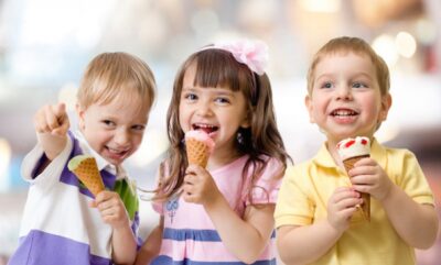 از چه زمانی میتوانم به کودکم بستنی بدهم؟