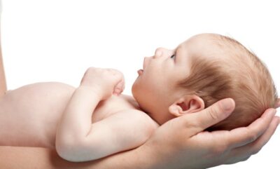 چگونه از نقطه نرمی جمجمه نوزادام مراقبت کنم؟