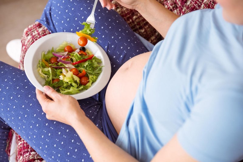 برای وزن گیری جنین چه غذاهایی بخورم؟