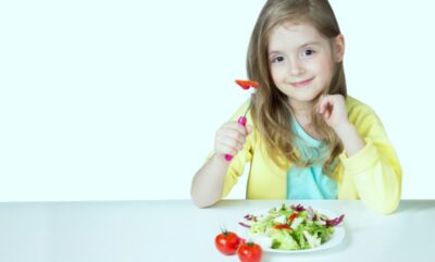 کودک شما از چند ماهگی می تواند غذای جامد بخورد؟