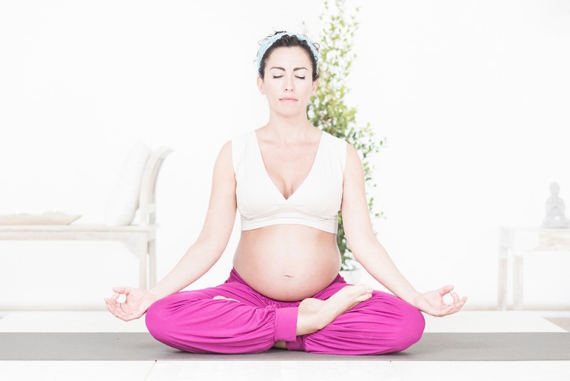 b2ap3 large Yoga Pregnancy 2557