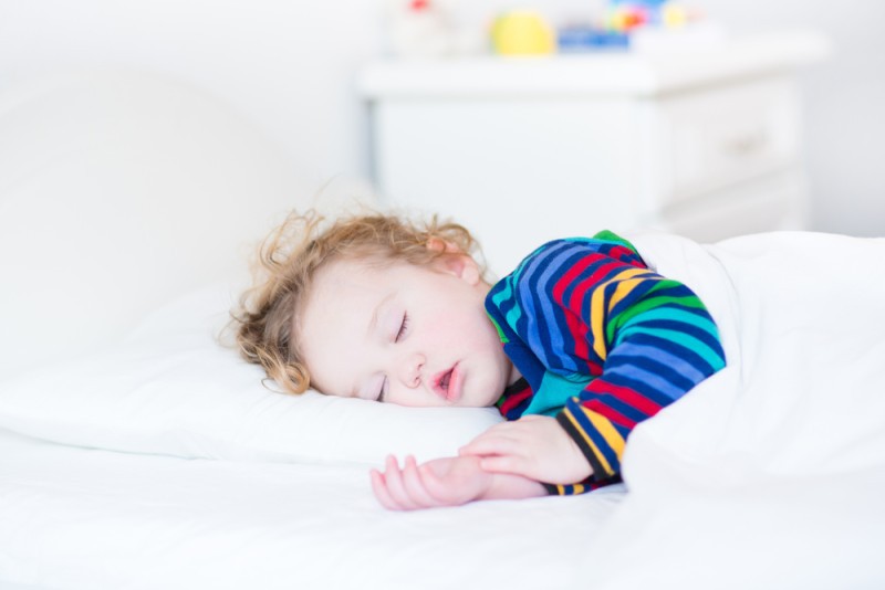 b2ap3 large Toddler in bed