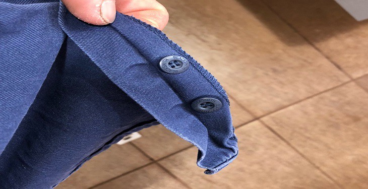 b2ap3 large cheking the Button and witch on clothes