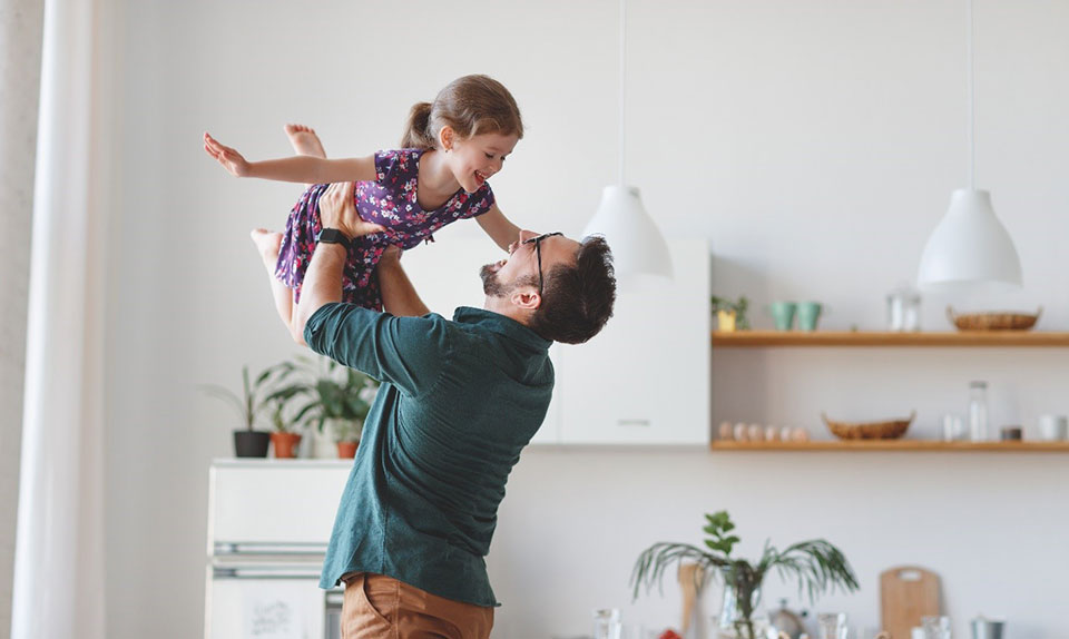 چگونه از فرصت باهم بودن‌ در کنار کودک­مان لذت ببریم؟