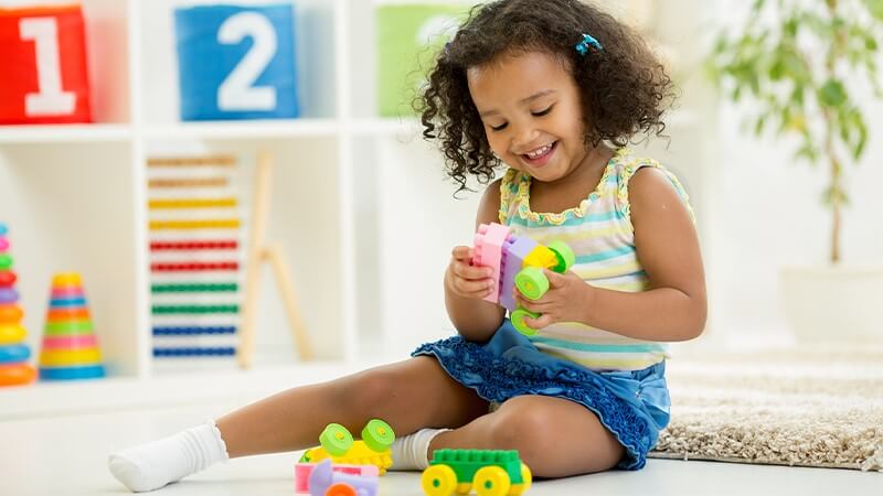 چه اسباب بازی برای کودک خود بخریم؟
