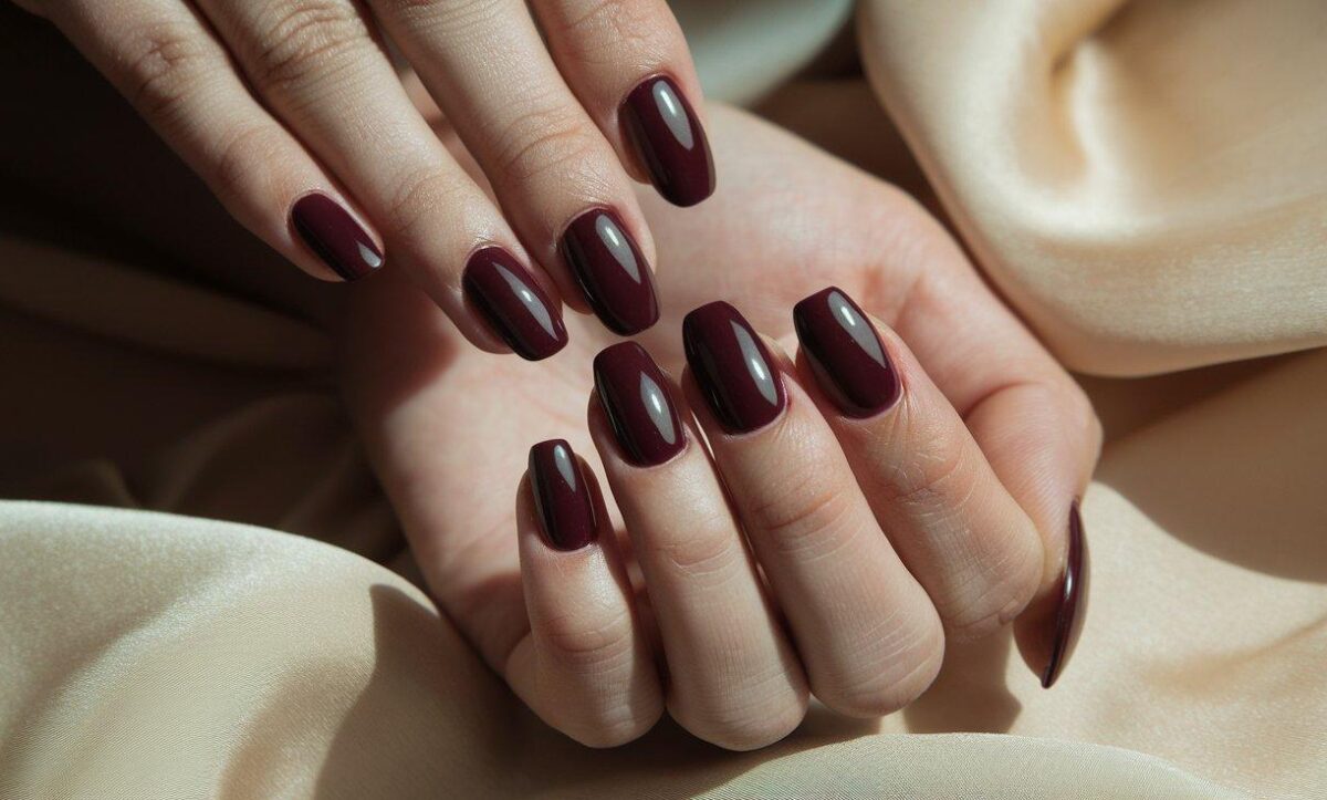 21 مدل لاک ناخن شرابی تیره گیلاسی برای استایلی بی نظیر