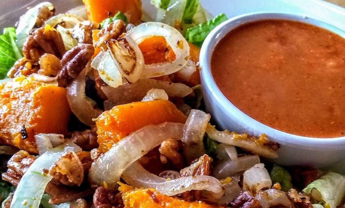 طرز تهیه سالاد کدو حلوایی تنوری | یک غذای پاییزی گرم