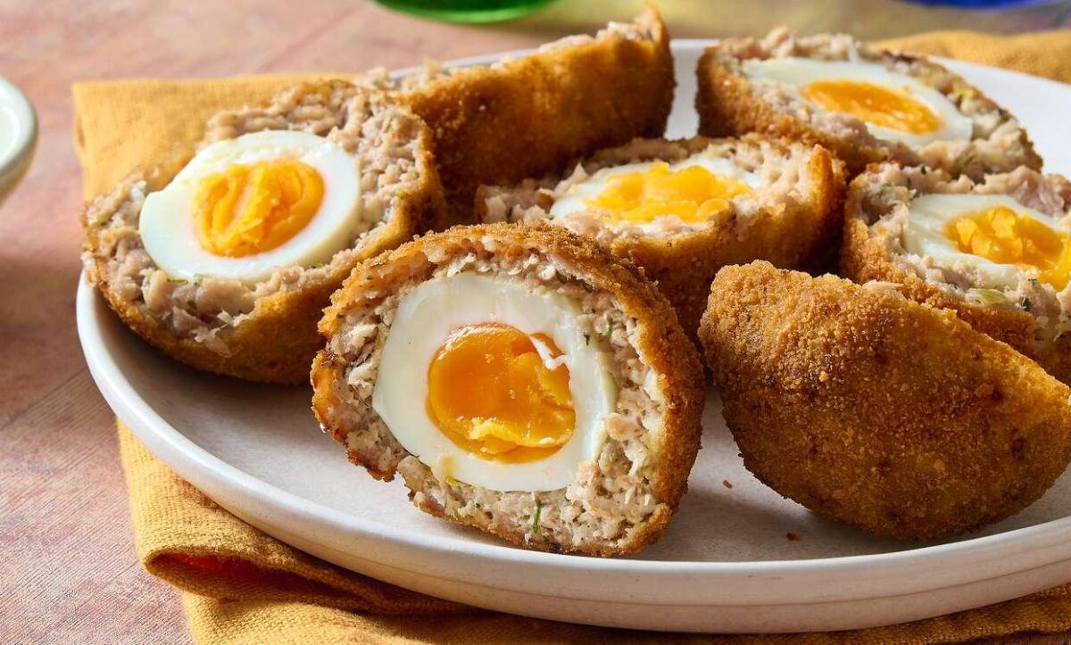 طرز تهیه کوفته تخم مرغی؛ غذایی بریتانیایی لذیذ
