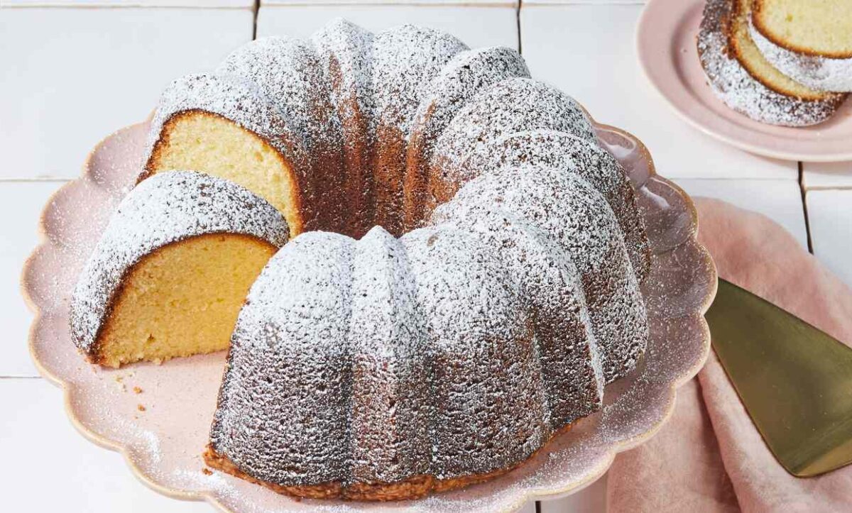 طرز تهیه پاند کیک خامه ترش: یک کیک مرطوب و خوشمزه
