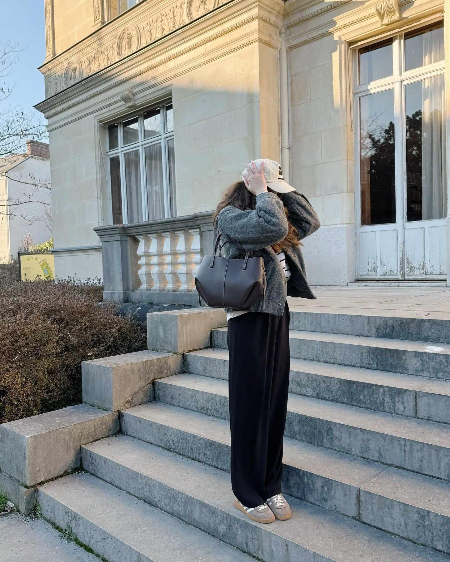 13. Relaxed Gray and Black Comfort (مدل لباس زمستانی)