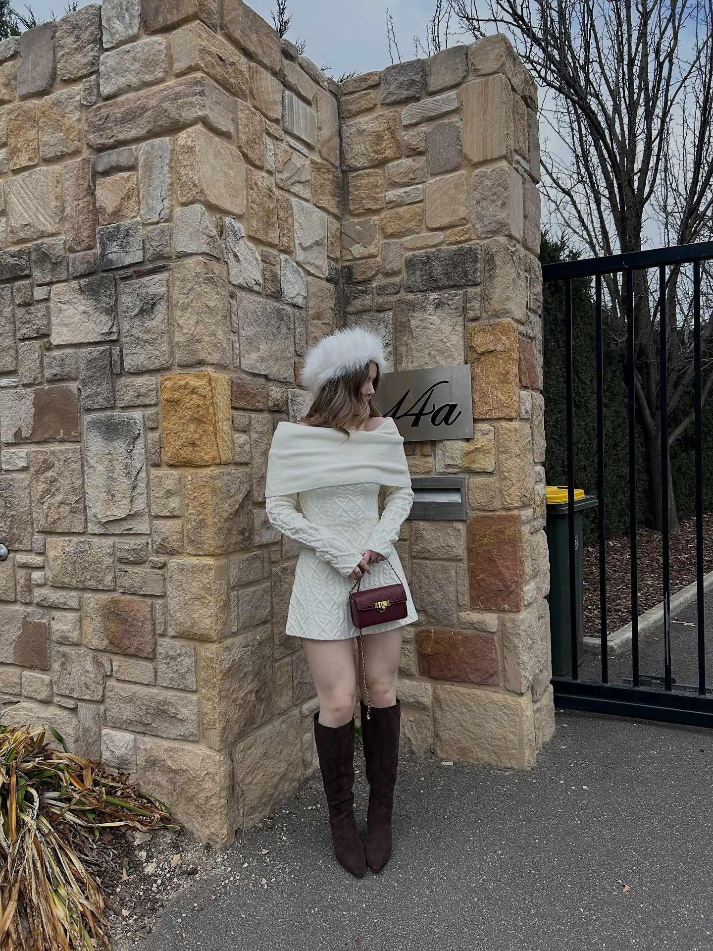 4. Winter Whites with a Sophisticated Twist (مدل لباس زمستانی)