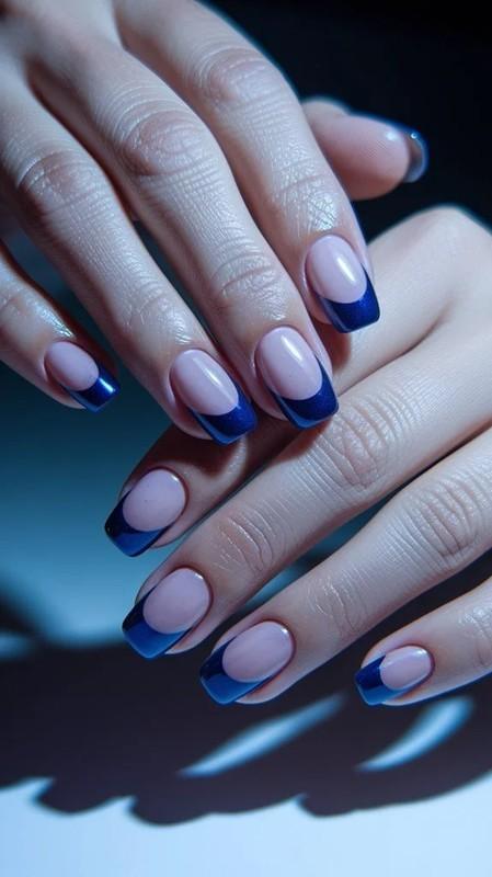 مدل ناخن فرنچ آبی نیمه شب شیک