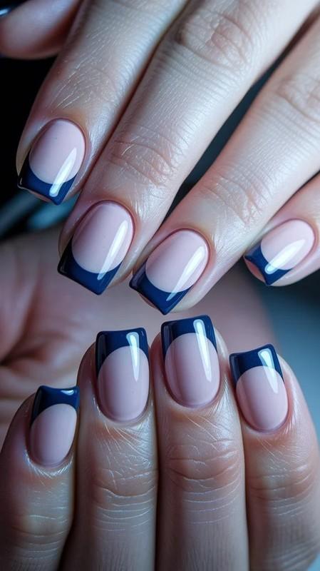 مدل ناخن فرنچ آبی تیره شیک