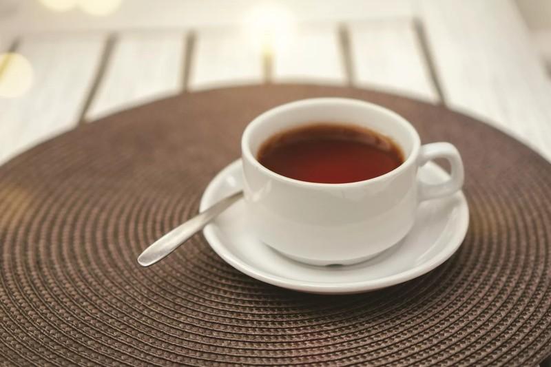 دمنوش ضد التهاب اولانگ در نعلبکی