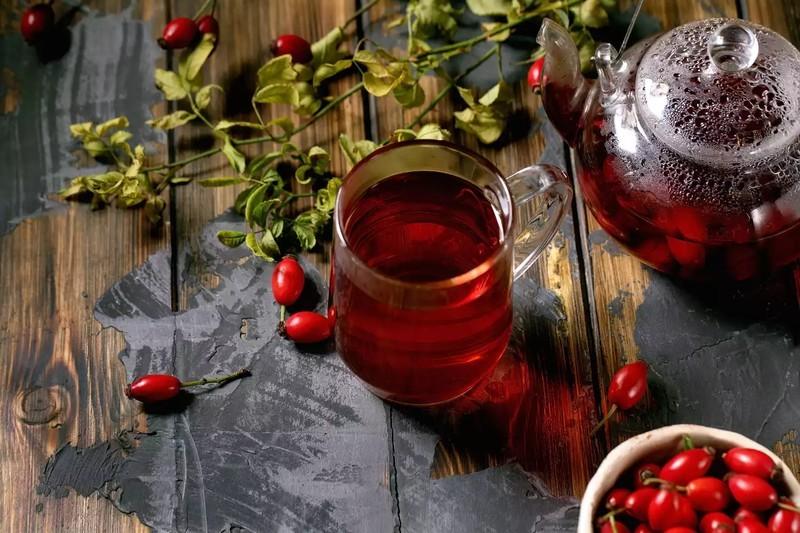 دمنوش ضد التهاب میوه نسترن و قوری شیشه ای