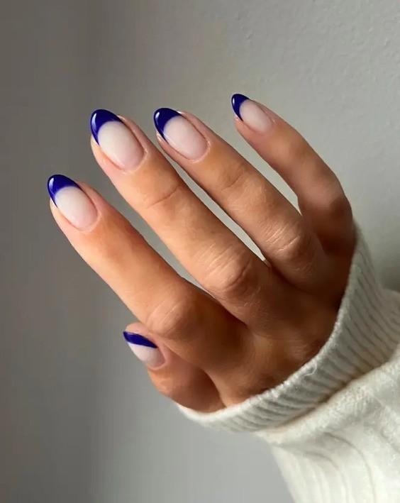 طرح ناخن زمستانی جدید فرنچ آبی کاربنی
